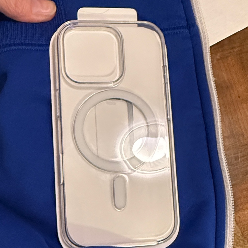 Apple Clear MagSafe Case